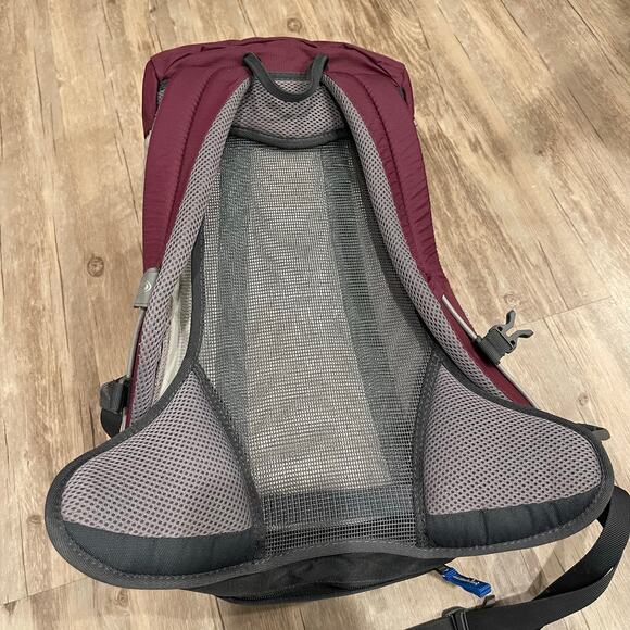 NWOT Deuter AC Lite 16 Hiking Backpack Purple Gray 1000 cu Lightweight Daypack - Picture 3 of 10